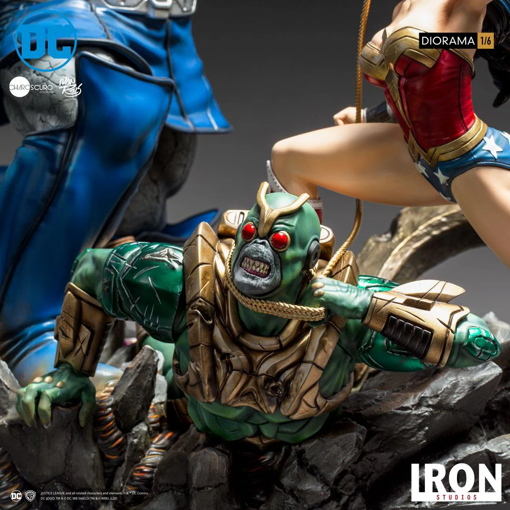 IRON STUDIO - Dc Comics - Wonder Woman vs Darkseid Diorama 1:6 by Ivan Reis - Image 12