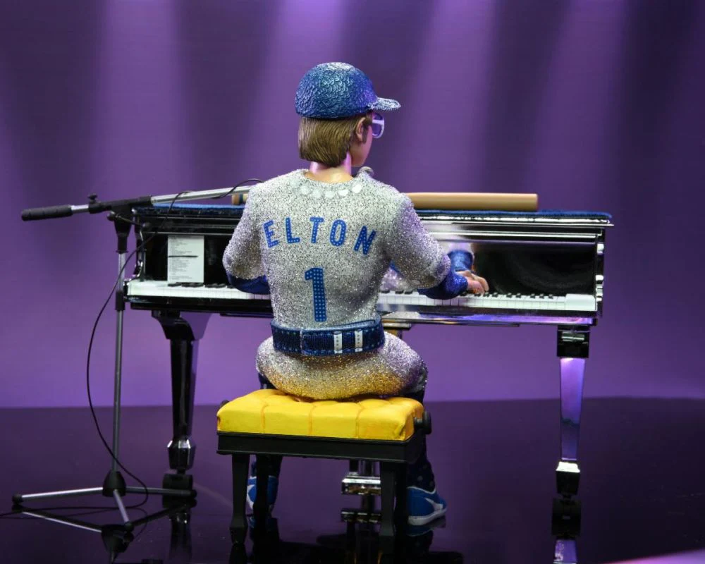 OFFERTA NECA - Elton Jhon Live 1975 Clothed Action Figure - Image 7