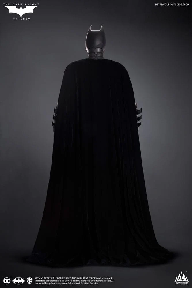 QUEEN STUDIOS - Dc Comics - The Dark Knight Life-Size Statue Batman Ultimate Edition (With Batman Armory) - Image 11