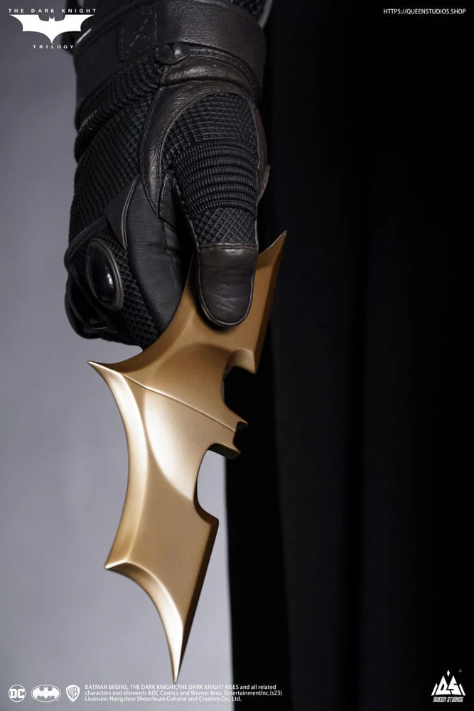 QUEEN STUDIOS - Dc Comics - The Dark Knight Life-Size Statue Batman Ultimate Edition (With Batman Armory) - Image 16