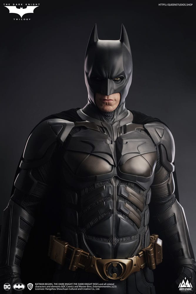 QUEEN STUDIOS - Dc Comics - The Dark Knight Life-Size Statue Batman Ultimate Edition (With Batman Armory) - Image 21