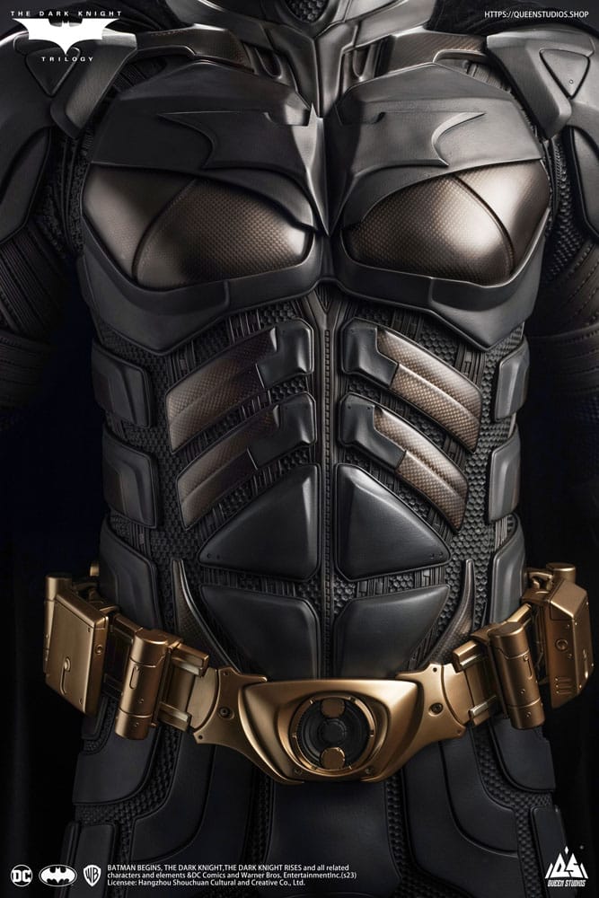 QUEEN STUDIOS - Dc Comics - The Dark Knight Life-Size Statue Batman Ultimate Edition (With Batman Armory) - Image 22