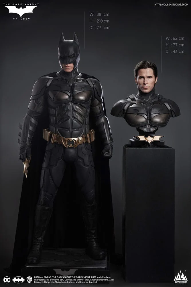 QUEEN STUDIOS - Dc Comics - The Dark Knight Life-Size Statue Batman Ultimate Edition (With Batman Armory) - Image 6