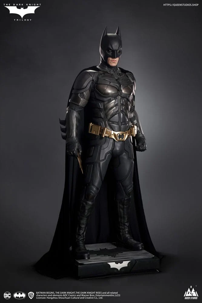 QUEEN STUDIOS - Dc Comics - The Dark Knight Life-Size Statue Batman Ultimate Edition (With Batman Armory) - Image 8