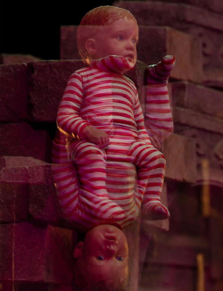 WETA COLLECTIBLES - Labyrinth Statue 1:6 Sarah & Jareth in The Illusionary Maze - Image 7