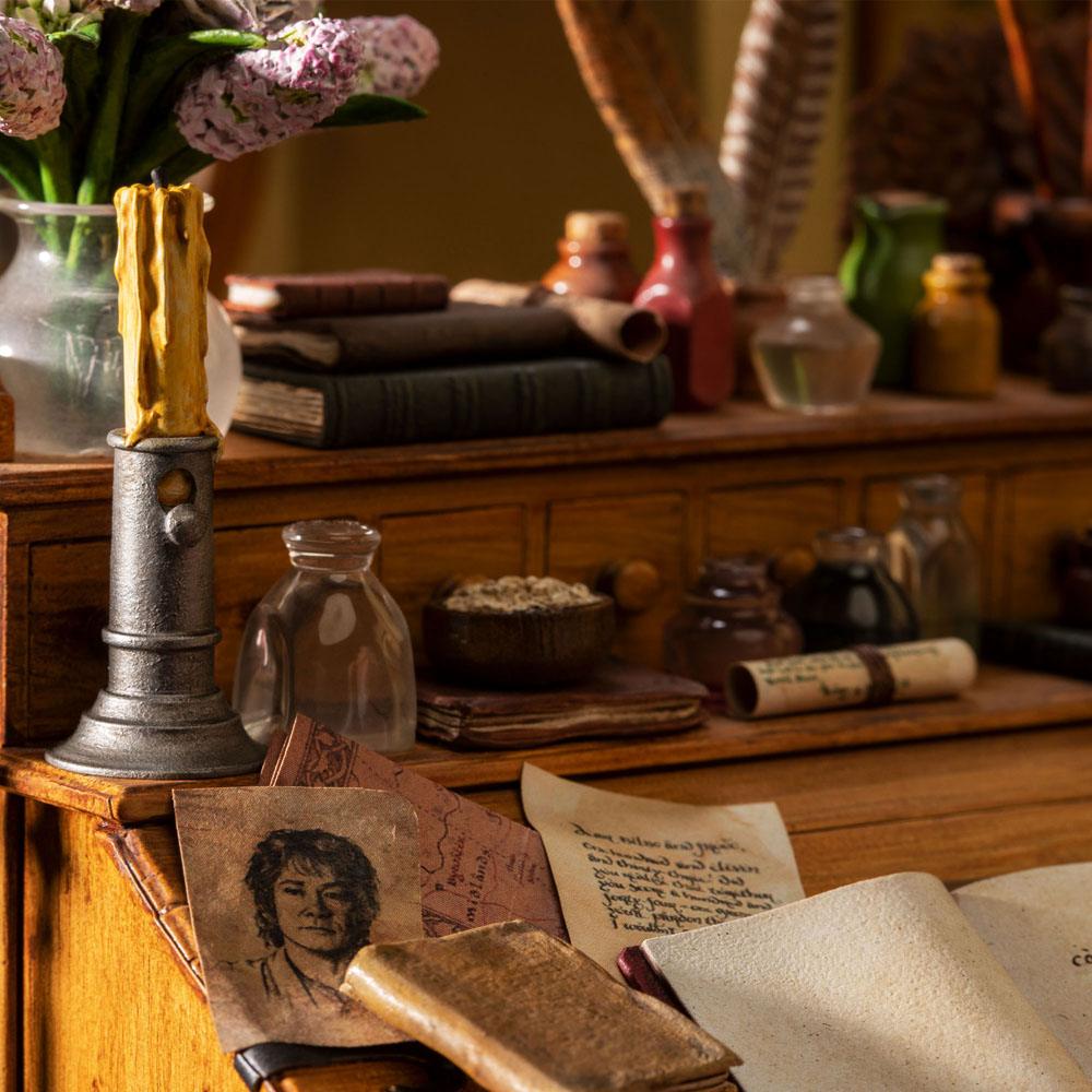 WETA COLLECTIBLES - The Lord of the Rings Statue 1:6 Bilbo Baggins in Bag End - Image 10